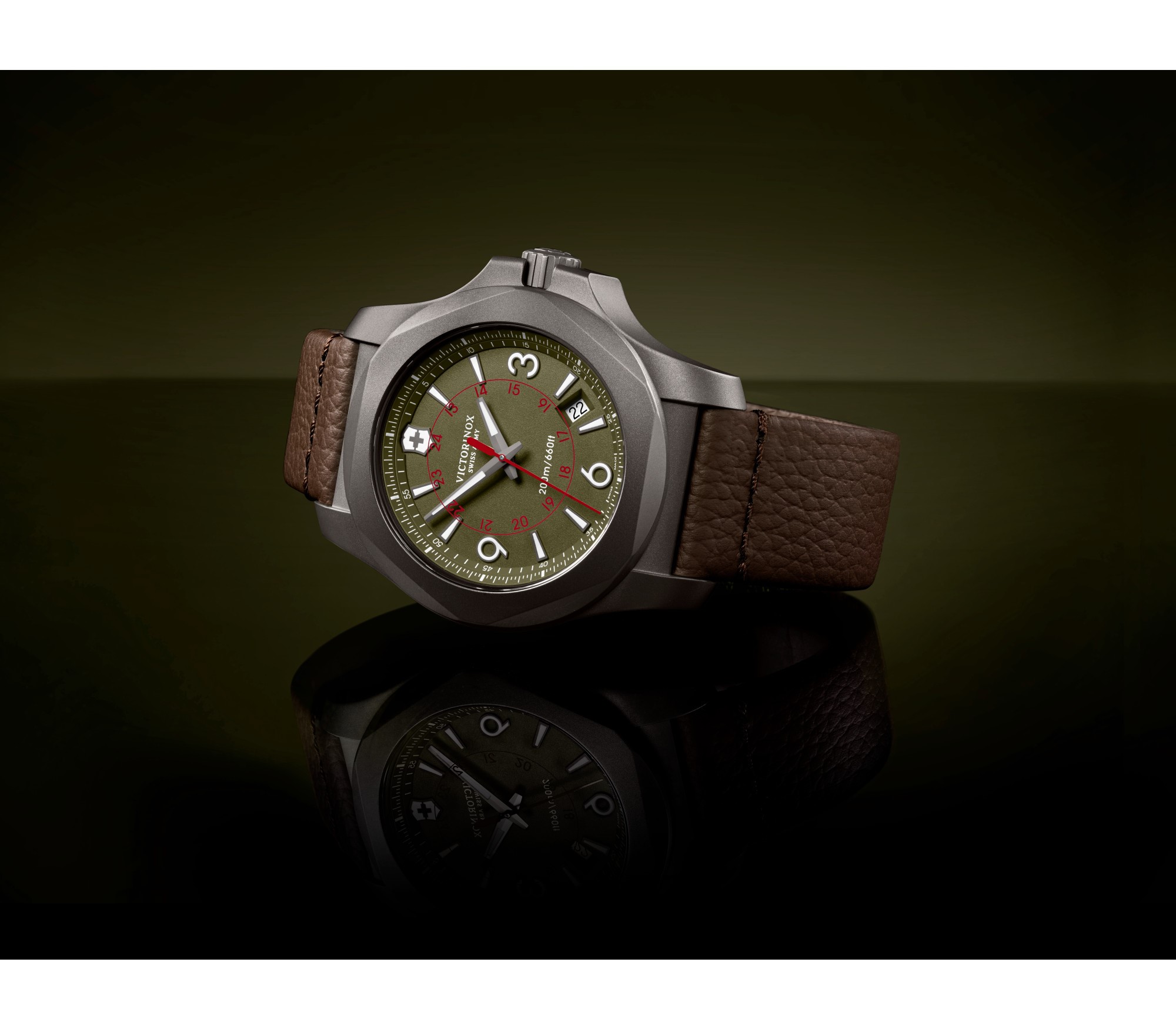  Fanmis “Reginald” Rotatable Bezel Luxury Quartz Watch